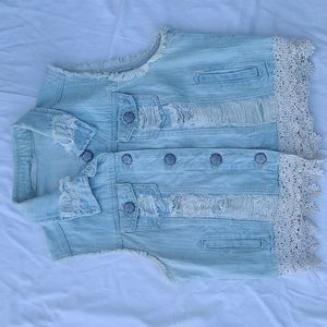 Sleeveless vest light denim distressed, lace doily & fringe Hippe Laundry medium